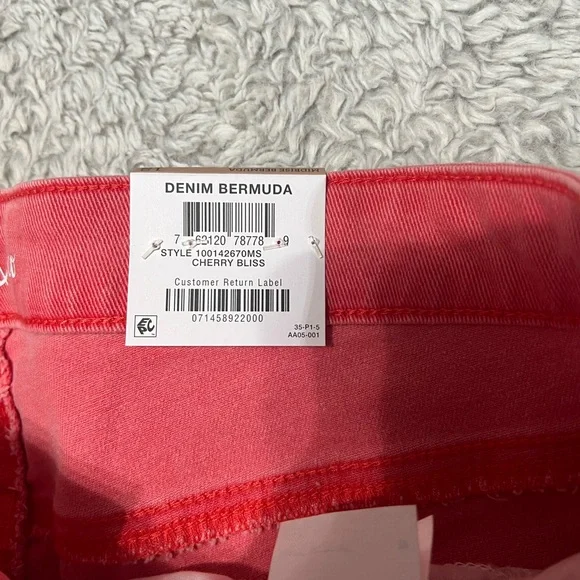 NWT Style & Co Women’s Denim Cherry Bliss Bermuda Mid Rise Shorts - Picture 7 of 8